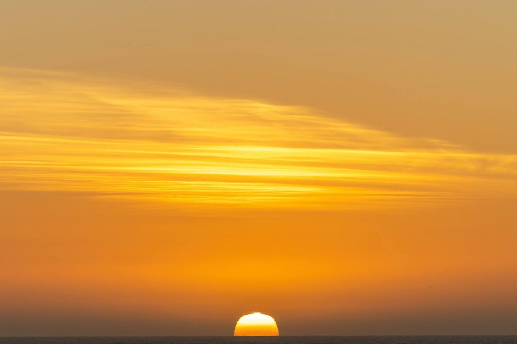 A breathtaking sunset view over the Dungeness courses, highlighting their beauty. — golf courses in Dungeness