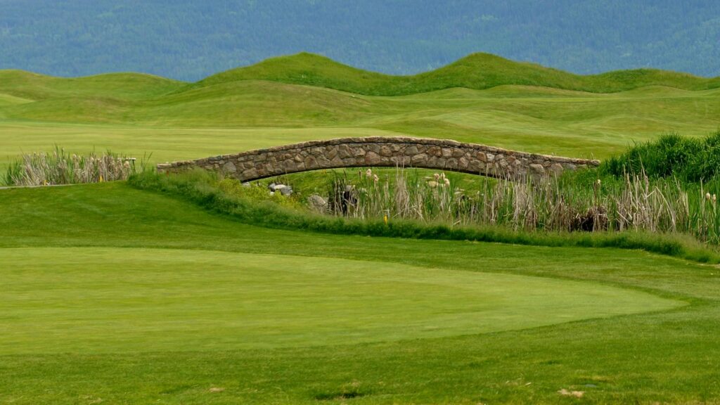 A panoramic view of a lush golf course in Dungeness with rolling hills. — golf trip to Dungeness