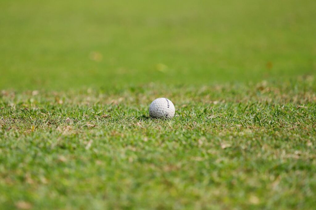 An image of a golf ball in flight, showcasing the difference in trajectory between high altitude and sea level. — golf s…