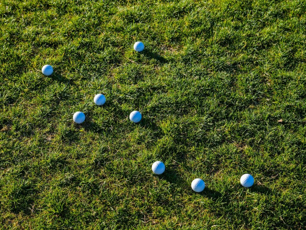 An infographic showing common wind effects on golf ball trajectory. — reading wind golf swing