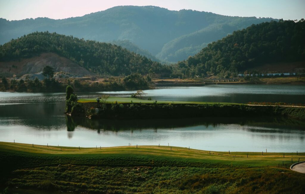 Scenic landscape of Peninsula Golf Club, highlighting its natural beauty. — Dungeness golf course reviews