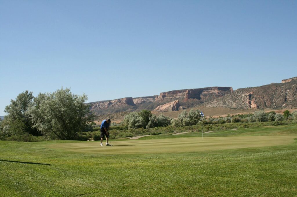 A scenic view of We-Ko-Pa Golf Club with the mountains in the distance. — best golf courses in Arizona