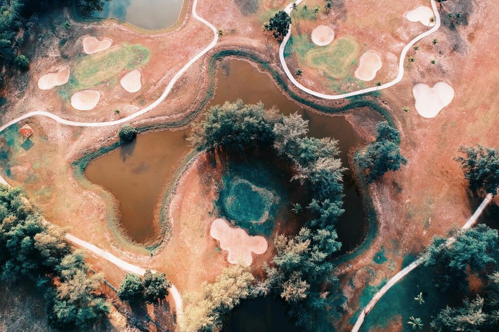 An aerial shot showing the layout of a top night golf course. — golf courses for night golfing