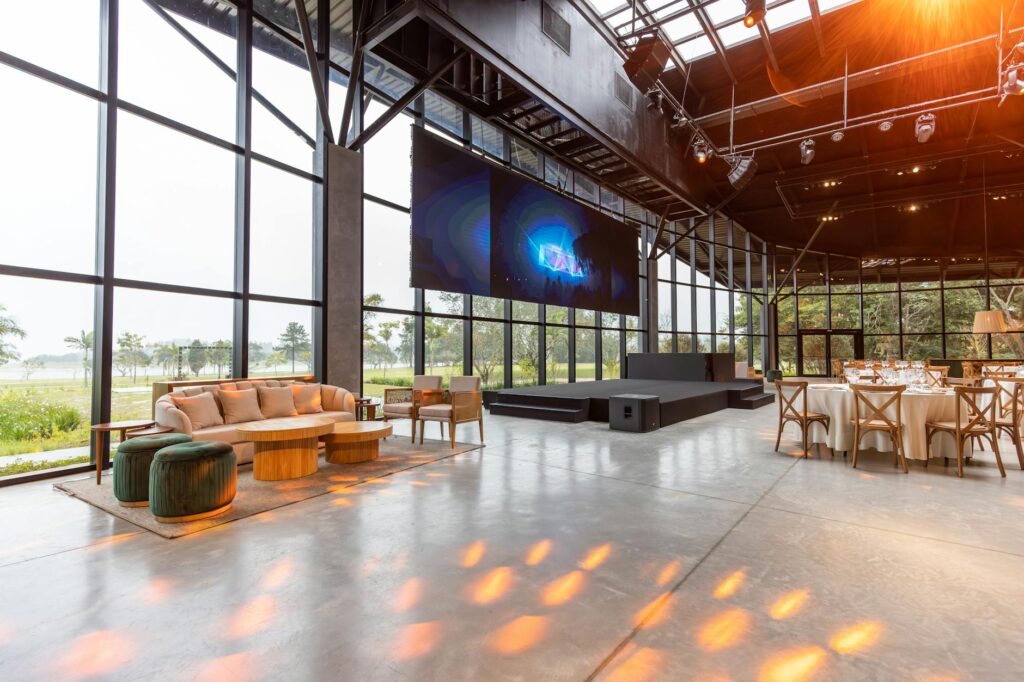 An outdoor meeting space at a golf venue for corporate discussions — golf courses for corporate retreats