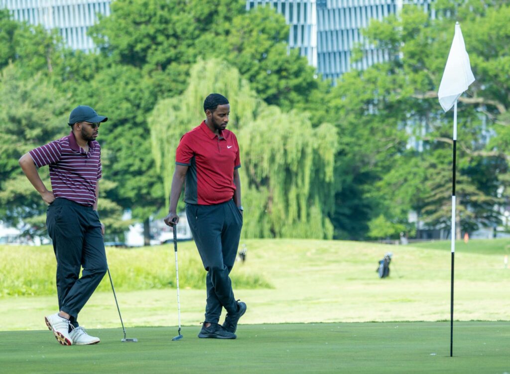 Golfers enjoying a day on the green at a city golf course. — golf courses near major cities