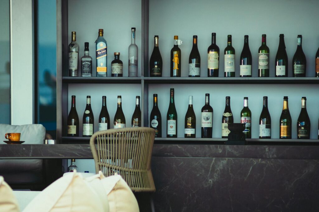 Interior of the Dungeness clubhouse showcasing dining options and the ambiance. — Dungeness golf course amenities