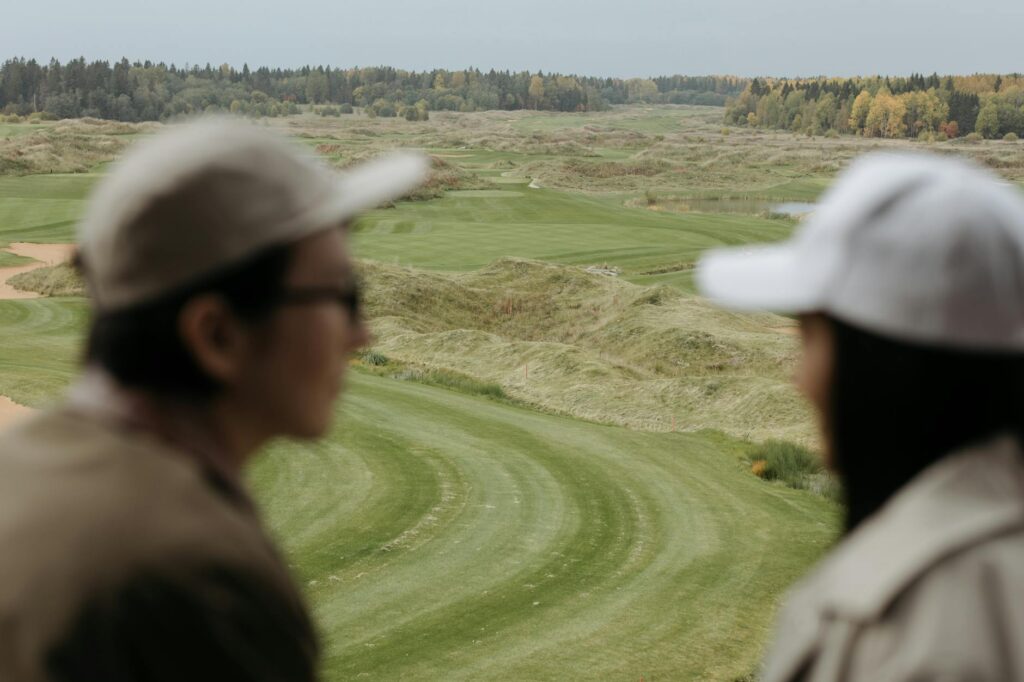 Scenic landscape shot of a Dungeness golf course with wildlife in the foreground — Dungeness golf course views