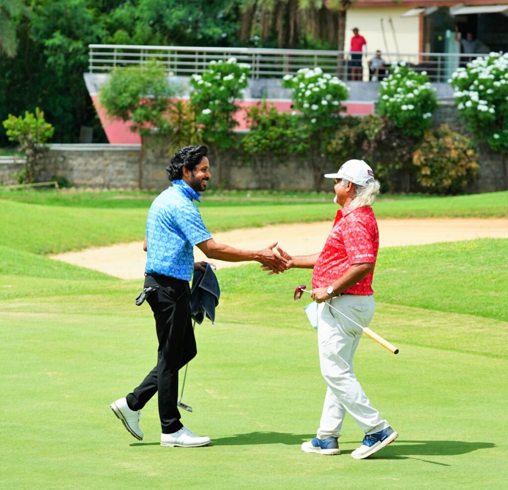 A friendly interaction between golfers on the green. — golf etiquette guide