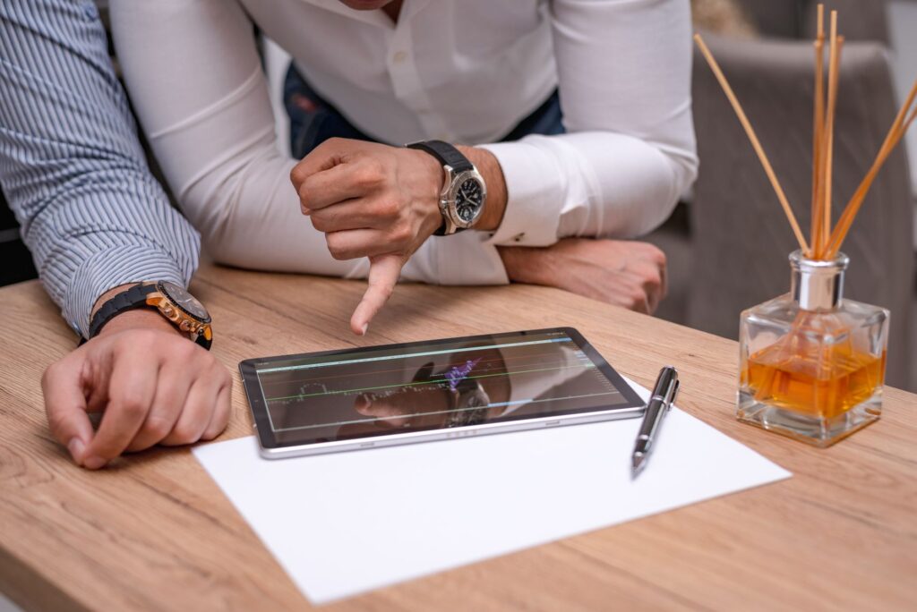 A golfer analyzing swing data on a tablet — how to break 80 in golf