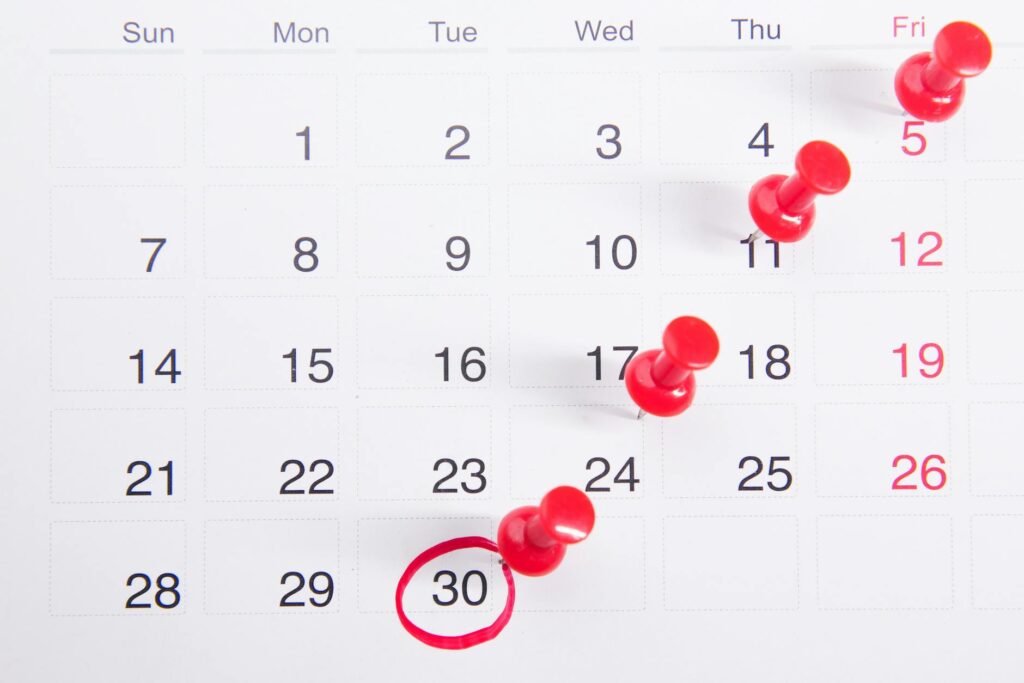 A monthly calendar highlighting the best months for Dungeness golf — Dungeness golf weather