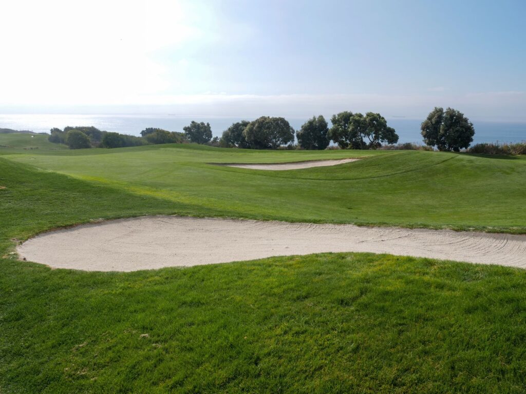 A visual comparison of different putting greens with varying slopes. — read golf greens