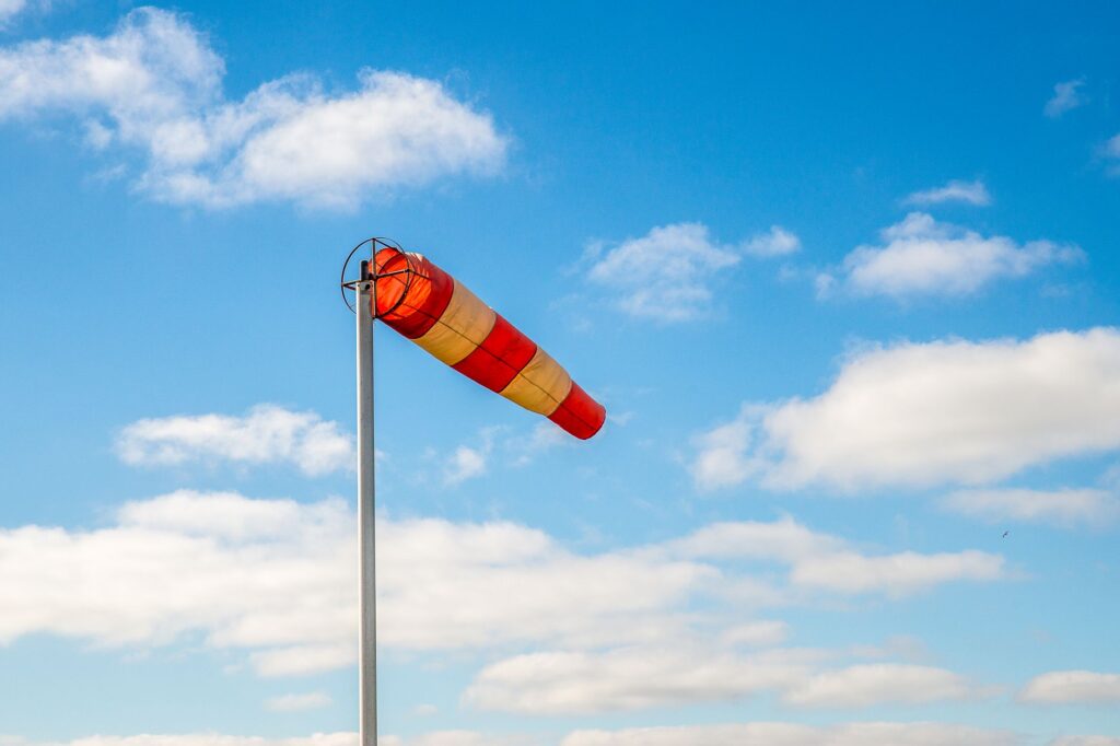 A weather forecast app displaying wind conditions for golfers. — golf in wind tips