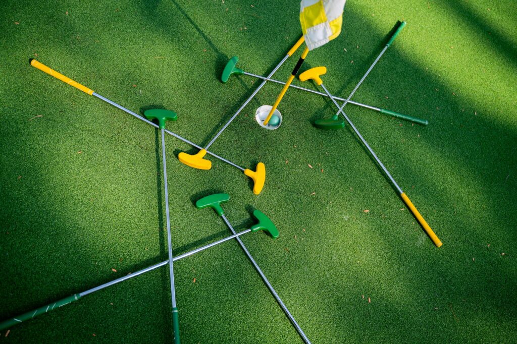 An infographic illustrating the best times to golf in Dungeness by season — best time to golf Dungeness