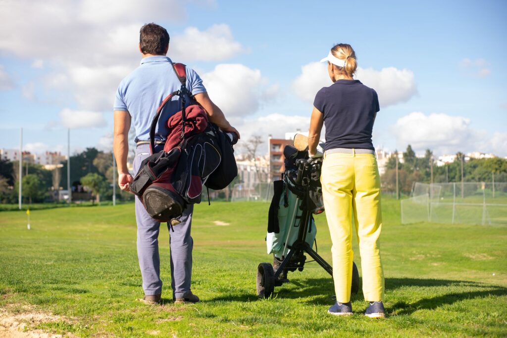 An infographic showing health benefits of walking for golfers. — walking vs riding golf