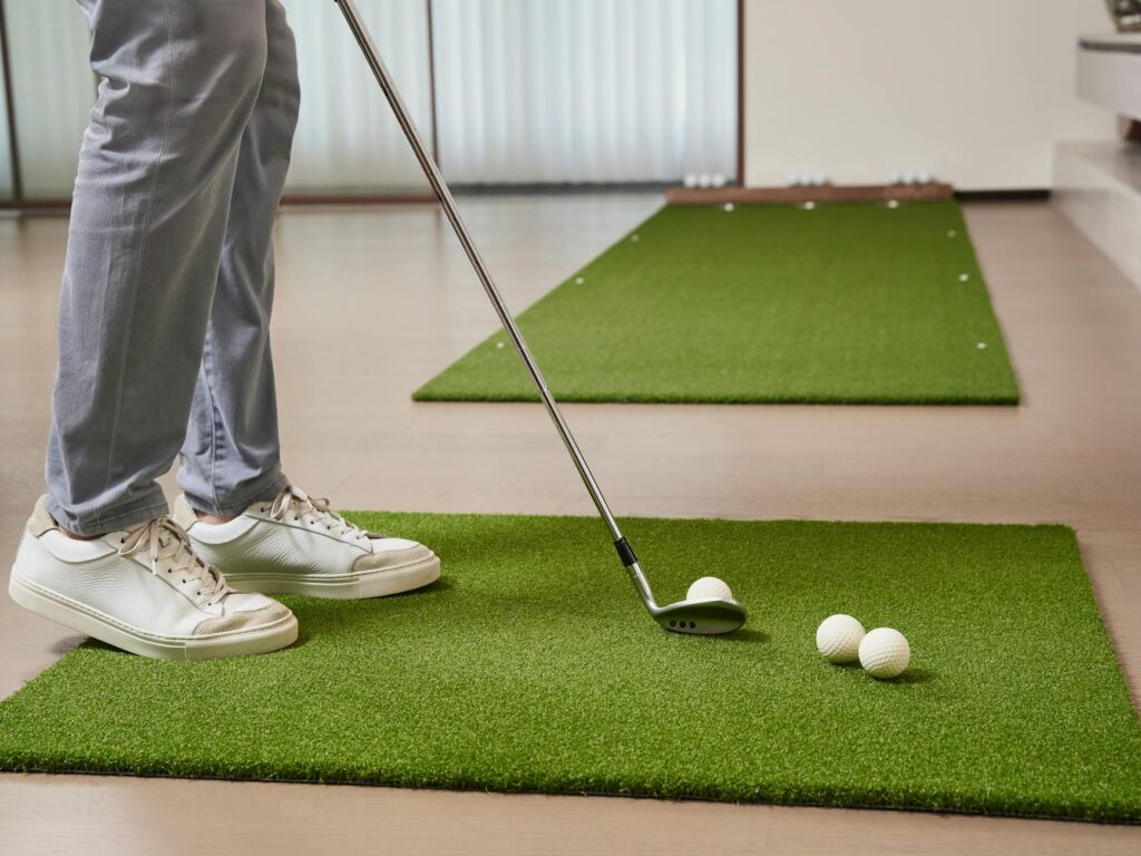 Close-up of a putting mat with alignment lines. — golf training aids