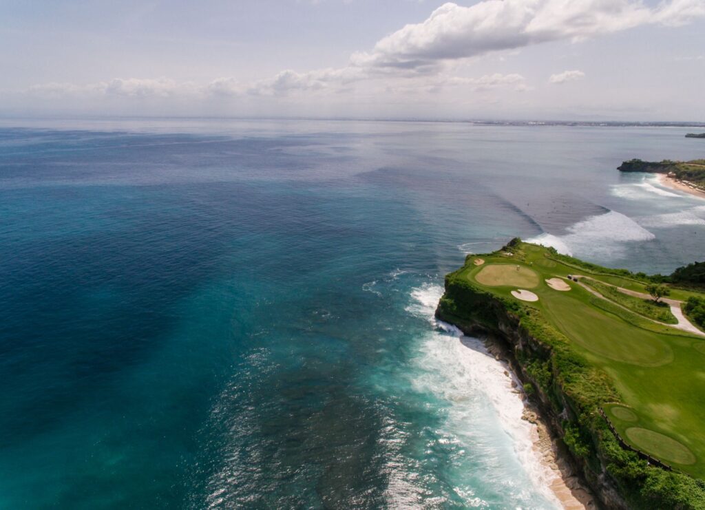 Ocean Breeze Golf Course with ocean waves in the background. — golf courses in Dungeness