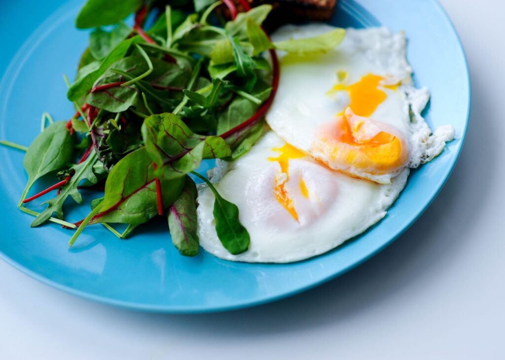 A colorful plate of healthy foods ideal for a golfer's diet plan. — golf nutrition