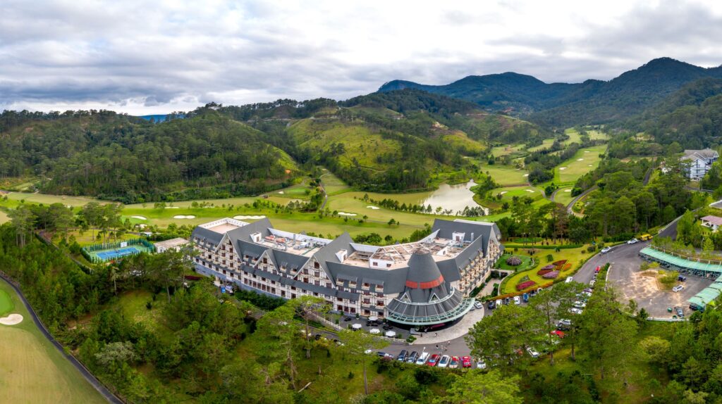 A cozy hotel or resort that caters to golfing guests. — Dungeness golf trip planning