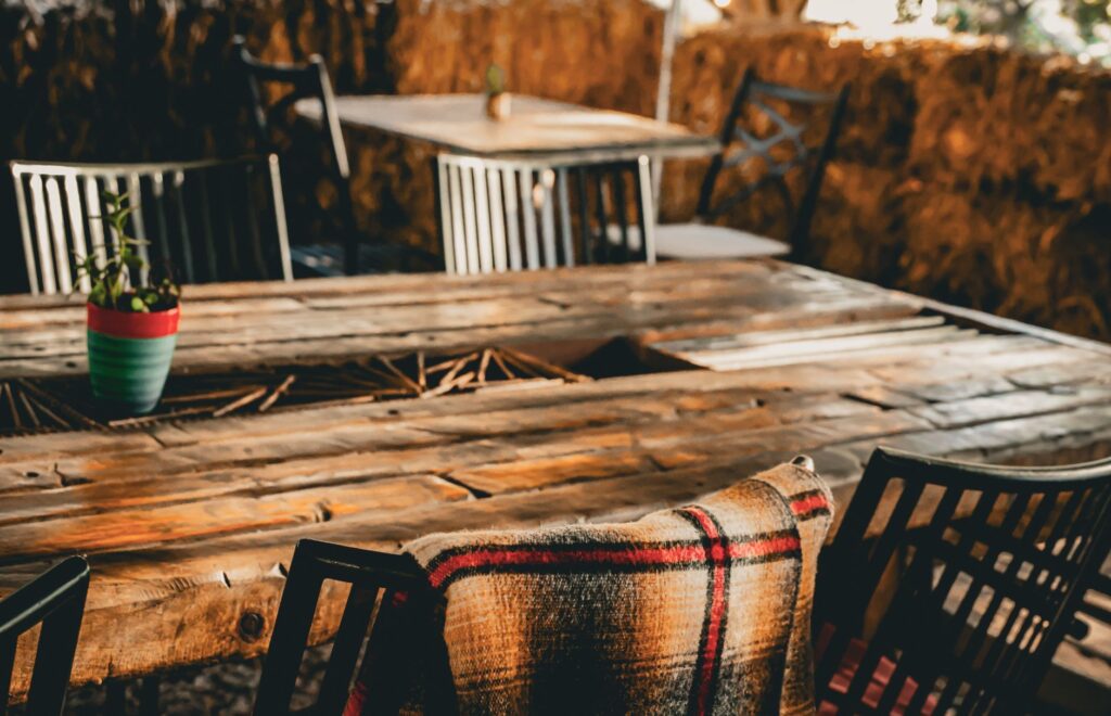 A cozy restaurant in Dungeness with outdoor seating — Dungeness golf local attractions