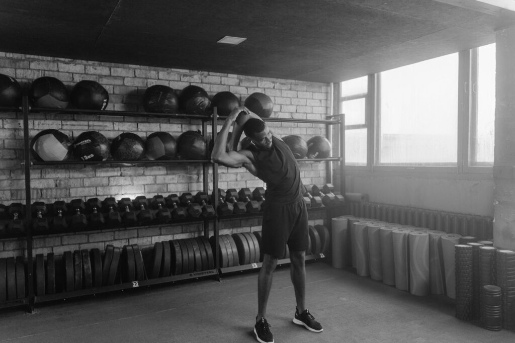 A golfer performing strength training exercises in a gym setting. — train like pro golfer