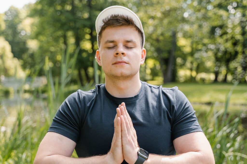 A golfer practicing mindfulness before a round, focusing on their breathing. — golf focus tips