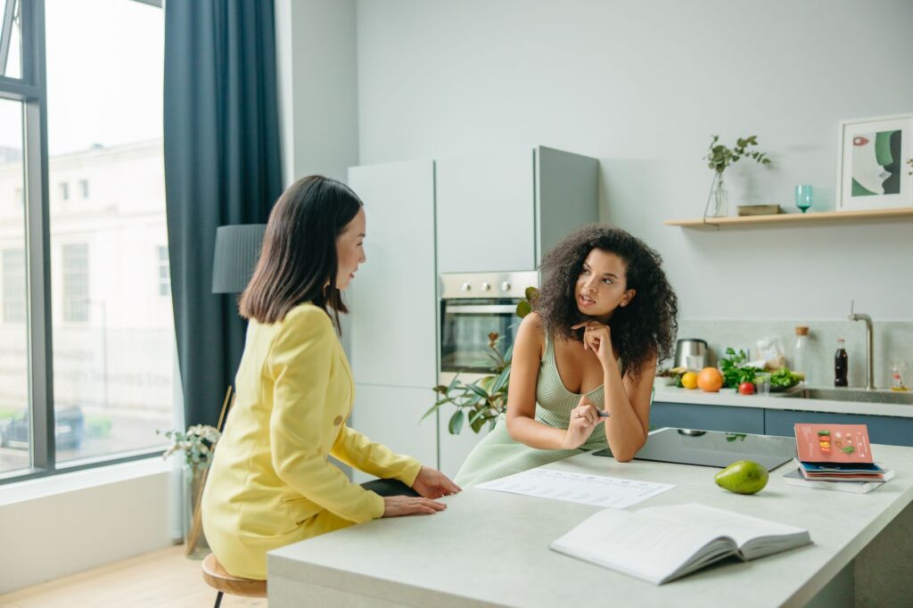 A nutritionist discussing a healthy meal plan with a golfer. — train like pro golfer