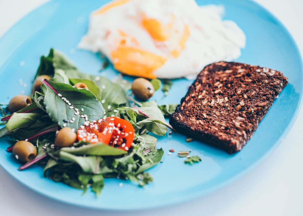 A post-game recovery meal with protein-rich foods and hydration options. — golf nutrition