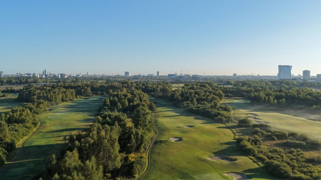 A scenic view of a Dungeness golf course showcasing its family-friendly environment. — family golf activities Dungeness