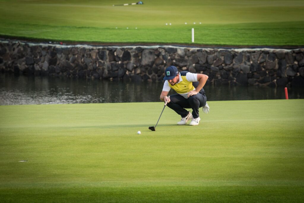 A golfer putting on the green, showcasing focus and technique. — golf routine tips