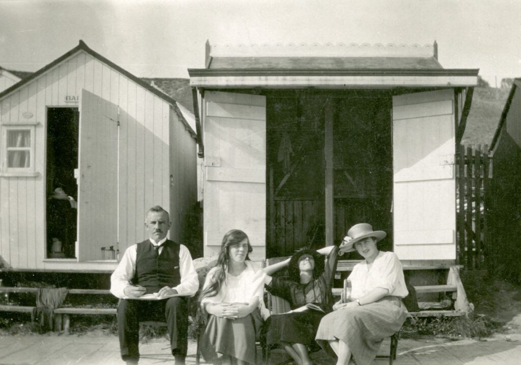 An old black-and-white photo of a golf course in Dungeness from the early 1900s. — history of Dungeness golf