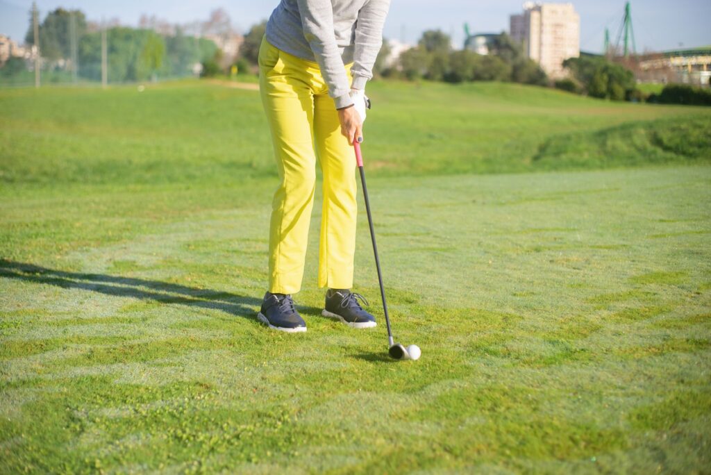 Diagram showing the correct stance for a golf swing — golf swing errors