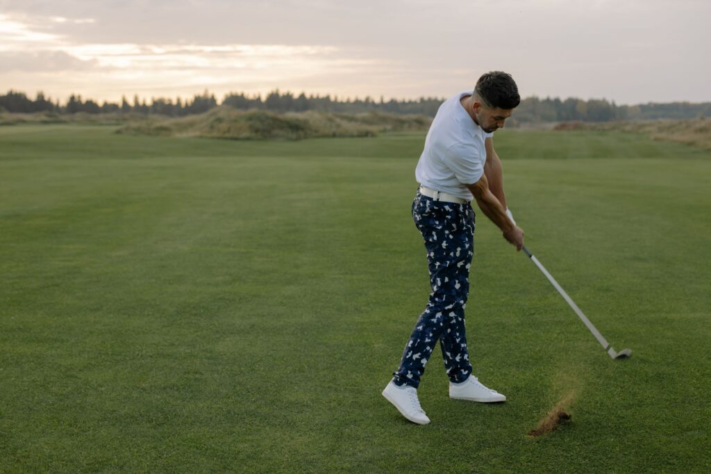 Players competing in a Dungeness golf tournament, showcasing their skills. — Dungeness golf tournaments