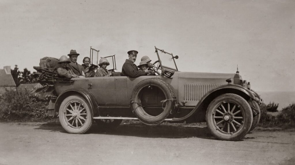 A black and white photo of early golfers playing in Dungeness in the 1920s. — history of golf Dungeness